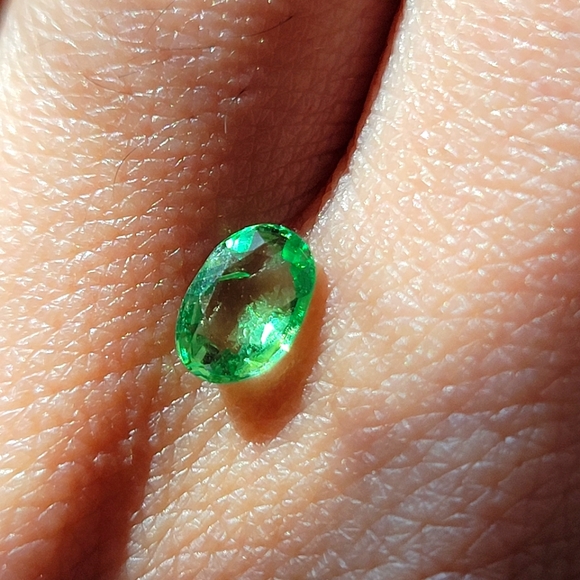 Extremely Rare Tsvorite Garnet - Picture 3 of 8